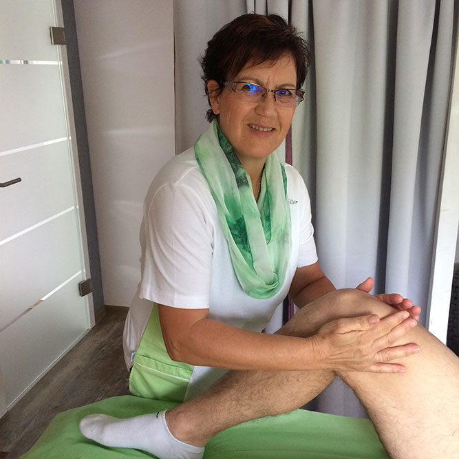 Ursula Müller bei der Massage